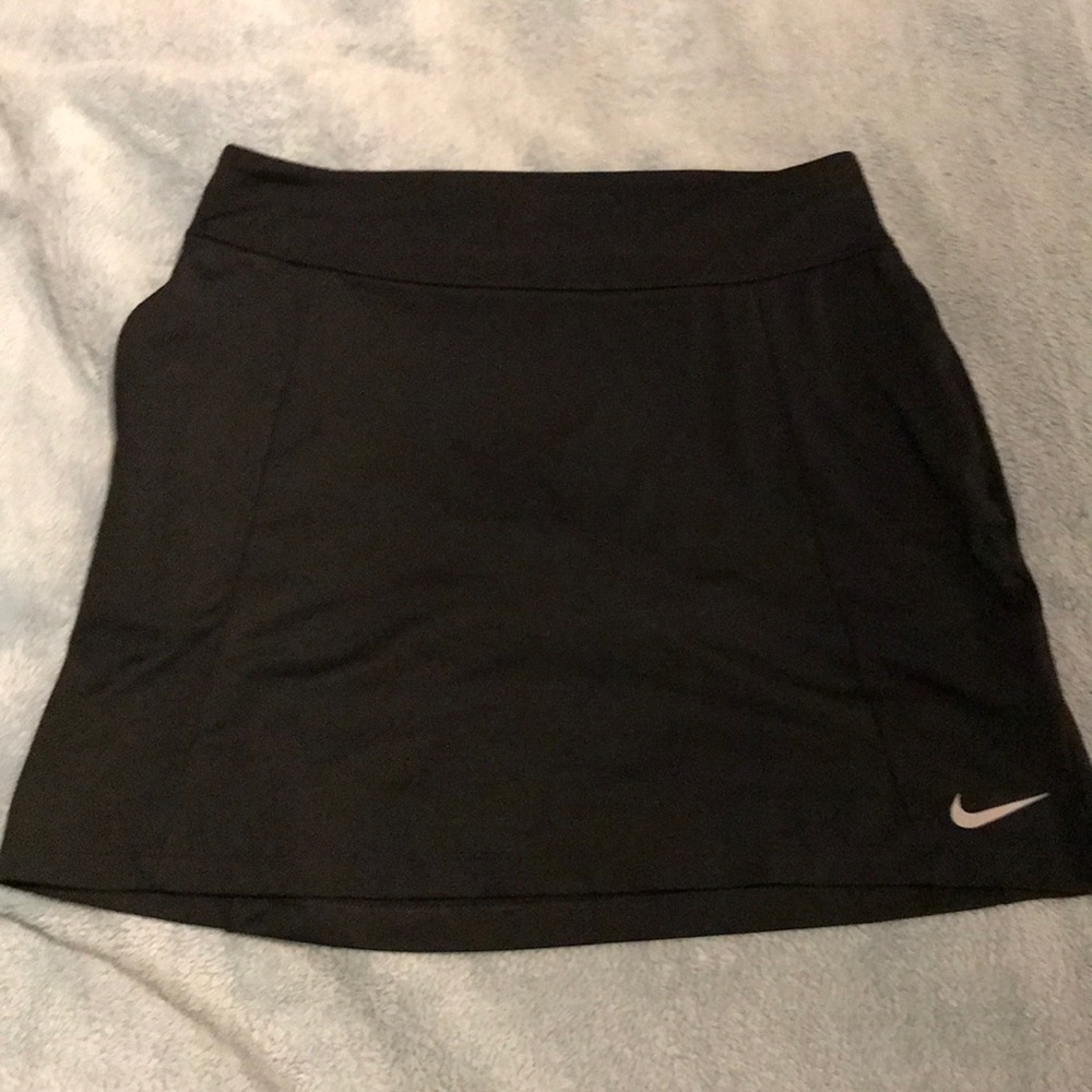 gorgeous nike tennis skirt WITH POCKETS!!! NWOT